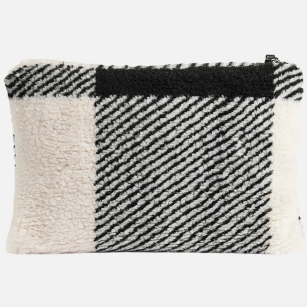 Wuxly X Ai Cozy Clutch